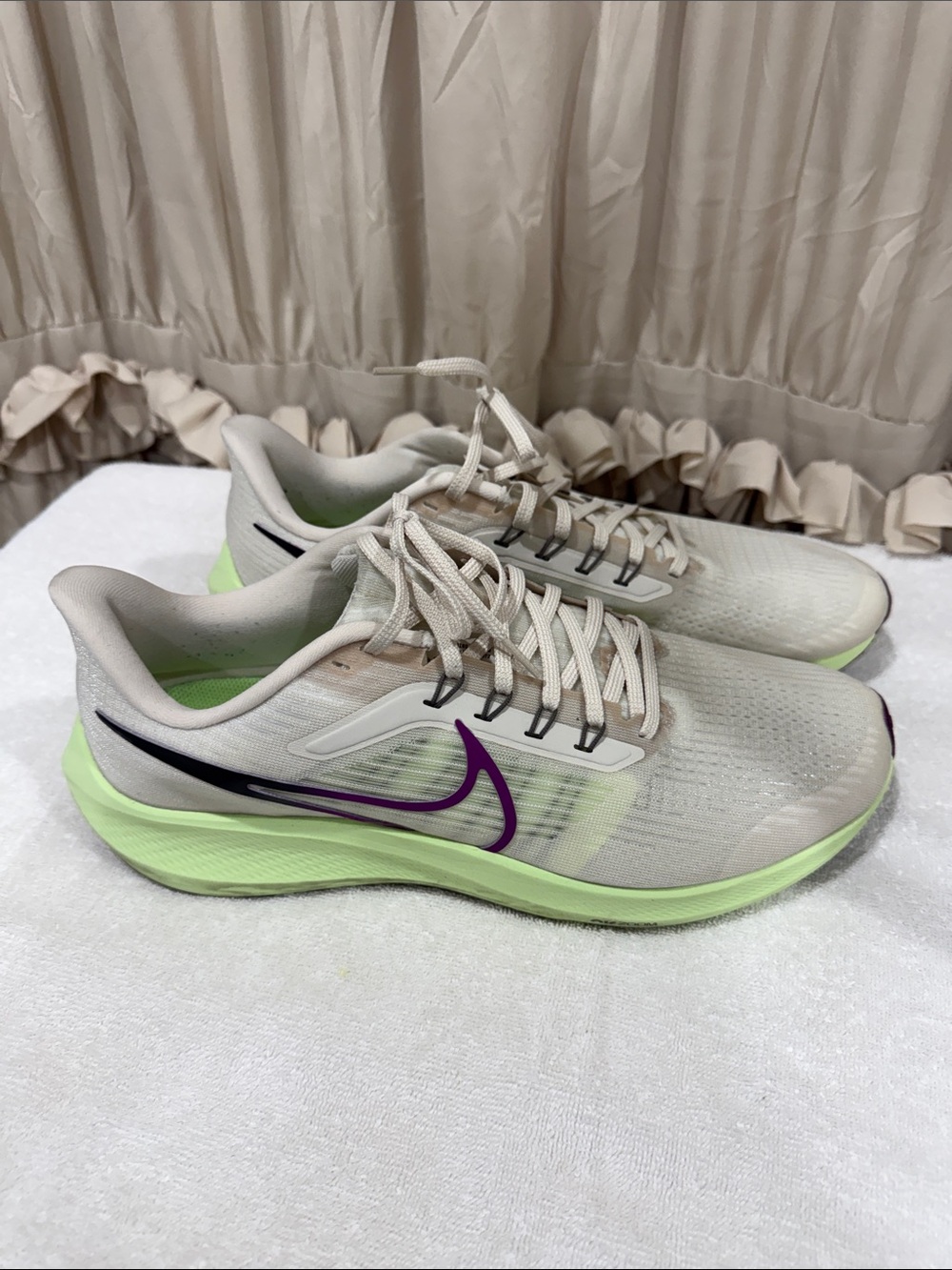 Nike Air Zoom Pegasus 39 running shoes in the Red Plum Volt colorway